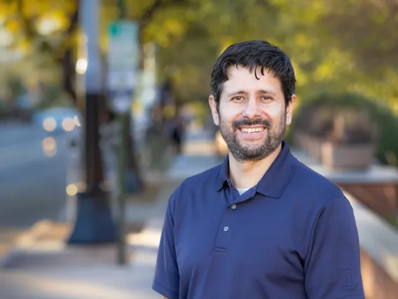 Headshot of Antonio Villagomes